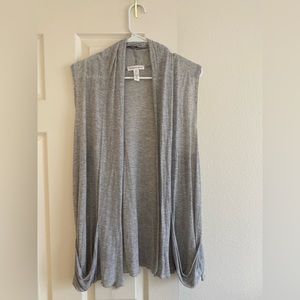 Cute lightweight sleeveless cardigan -1X
